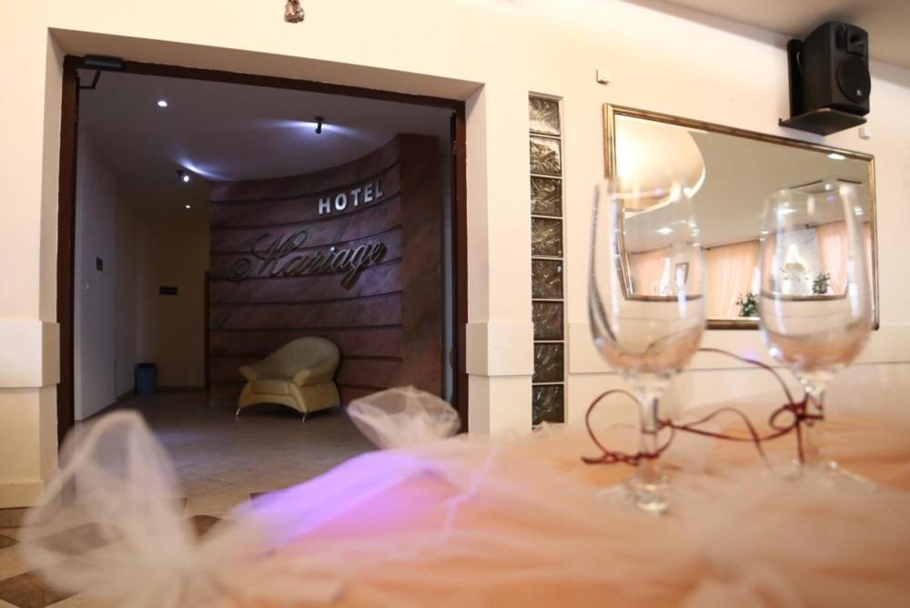 Hotel Mariage Włoszczowa Eksteriør bilde